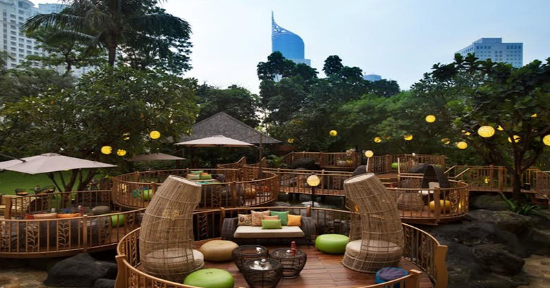 5 Rekomendasi Tempat Makan Outdoor Di Jakarta